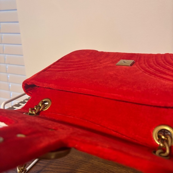 Gucci GG Marmont Shoulder Bag Red Velvet w/ Gold-Toned Chain Strap #498110218048 - Picture 7 of 11
